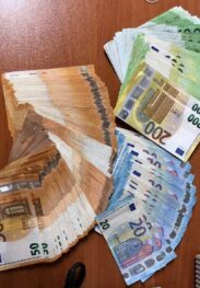 Trazin momke od 18-22 godine da me dobro izjebu
