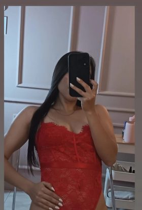 Nasmejana, napaljena i seksi- Upoznaj me na whatapp-u